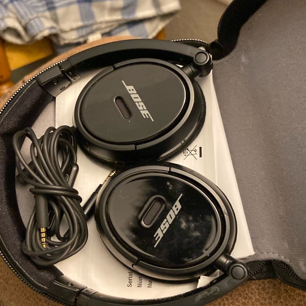 Bose On Ear Headphones w/ case